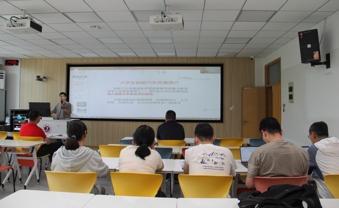 8信息学院8.png